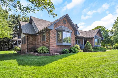 301 Campus Ct, North Newton, KS, 67117-8024 | Card Image