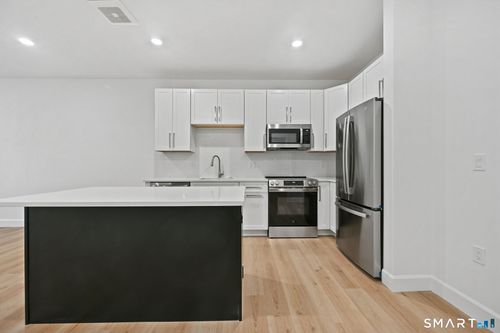 210-131 Beach Rd, Fairfield, CT, 06824-6001 | Card Image