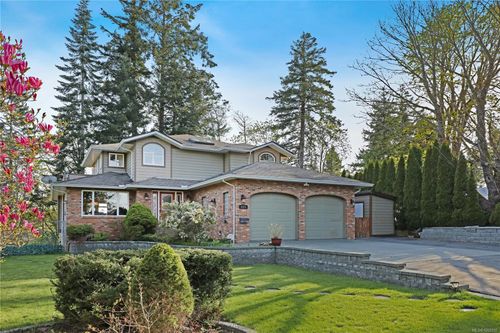 2371 Steelhead Rd, Campbell River, BC, V9W4P4 | Card Image