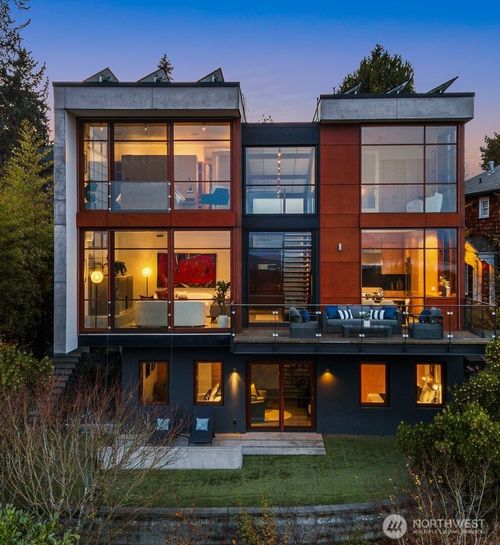 1527 E Howe St, Seattle, WA, 98112-2823 | Card Image