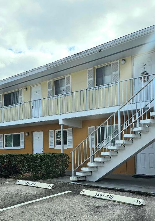 apt-b10-1501 Crescent Cir, Lake Park, FL, 33403-2251 | Card Image