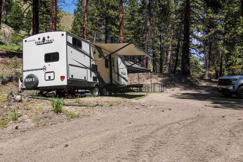 4395 N Pine Featherville Rd, Featherville, ID, 83647-5390 | Card Image