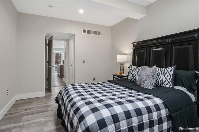 300 - 344 N Main St, Condo with 2 bedrooms, 2 bathrooms and null parking in Milford MI | Image 10
