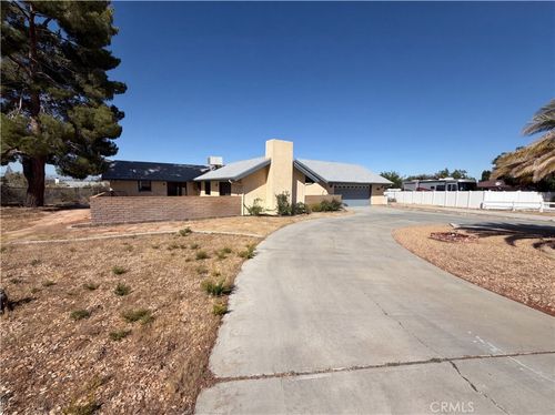 15852 Mandan, Apple Valley, CA, 92307 | Card Image