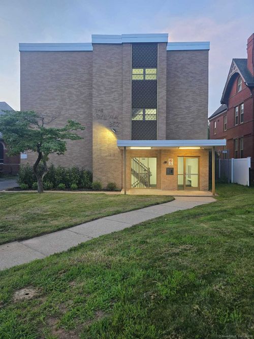 862 Asylum Ave, Hartford, CT, 06105-2803 | Card Image