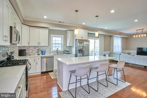 3244 Blundell Rd, FALLS CHURCH, VA, 22042-3861 | Card Image
