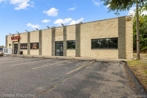 10840 W 9 Mile Rd, Oak Park, MI, 48237-2947 | Card Image