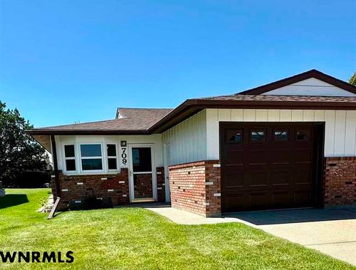 709 E 9th Street, Chadron, NE, 69337 | Card Image