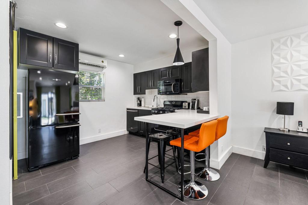 Commercial Sale in Palm Springs