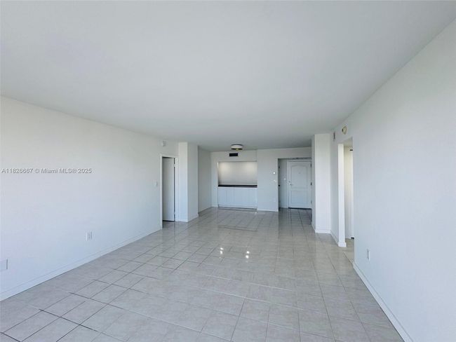 APT-1906 - 3675 N Country Club Dr, Condo with 2 bedrooms, 2 bathrooms and null parking in Aventura FL | Image 7