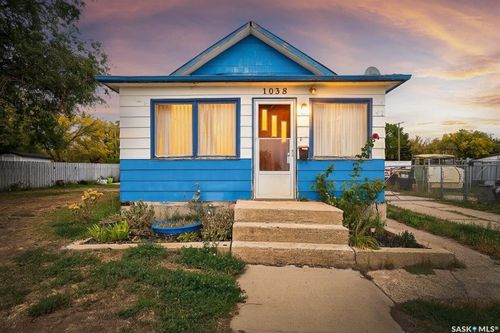 1038 Athabasca St E, Moose Jaw, SK, S6H0N2 | Card Image