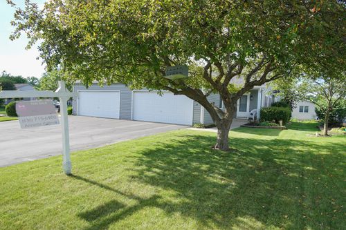 49 Walnut Dr, North Aurora, IL, 60542-1591 | Card Image