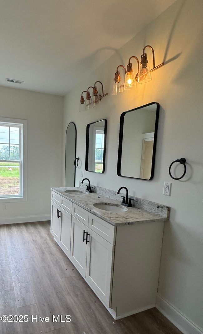 Master Bathroom | Image 6