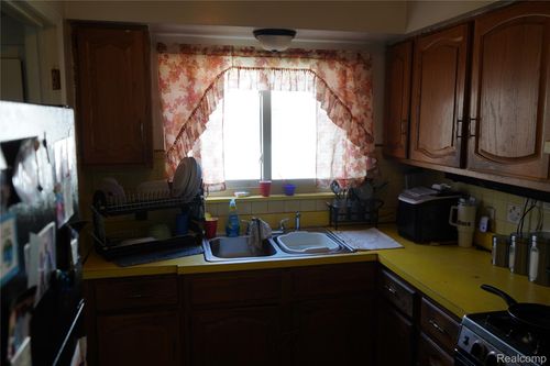 20115 Santa Barbara Dr, Detroit, MI, 48221-1230 | Card Image