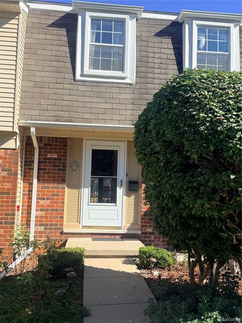 5784 Northfield Pkwy, Troy, MI, 48098-5126 | Card Image