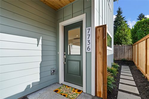 7736 36th Ave Ne, Seattle, WA, 98115-4823 | Card Image