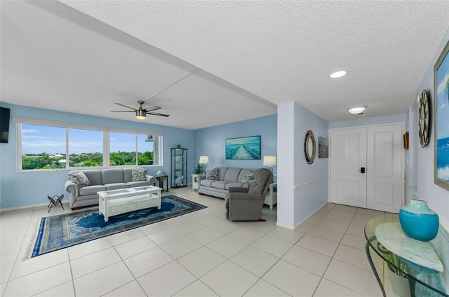 Entry foyer to living room | Image 5