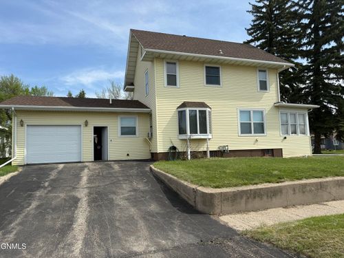 426 S Main St, Stanley, ND, 58784-4006 | Card Image