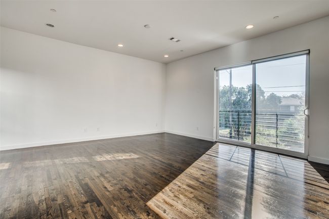 E - 4901 Live Oak St, Townhouse with 2 bedrooms, 3 bathrooms and null parking in Dallas TX | Image 7
