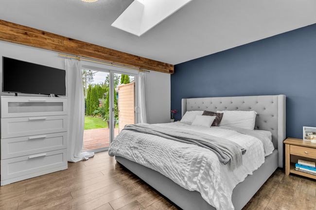 12033 261 St, House other with 4 bedrooms, 3 bathrooms and 8 parking in Maple Ridge BC | Image 17