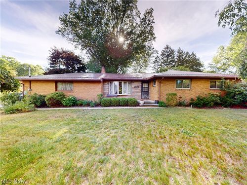 2068 Green Rd, Madison, OH, 44057-2420 | Card Image