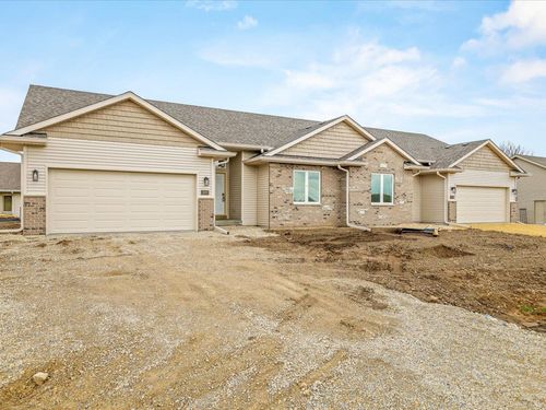 309 E Pershing St, STILLMAN VALLEY, IL, 61084-9045 | Card Image