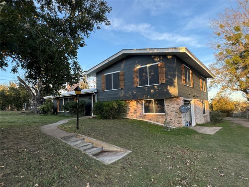 915 Old Stephenville Hwy, Hico, TX, 76457-6079 | Card Image