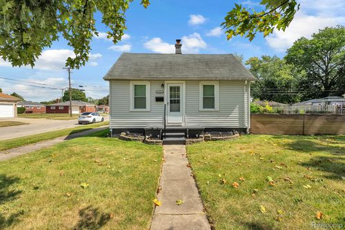 4401 Katherine St, Dearborn Heights, MI, 48125-2617 | Card Image