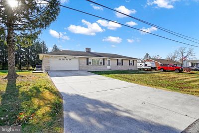 3450 Holly Road, House other with 3 bedrooms, 1 bathrooms and null parking in DOVER PA | Image 2