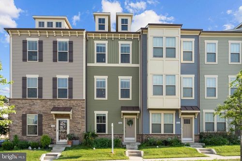 9002 Shady Pines Dr, FREDERICK, MD, 21704-6911 | Card Image