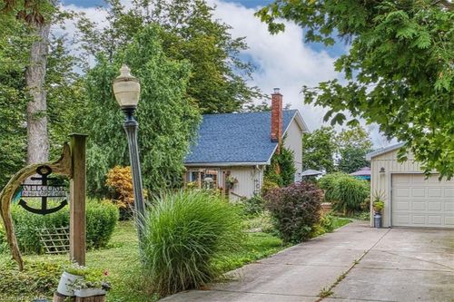 74434 Woodland Dr, Bayfield, ON, N0M1G0 | Card Image