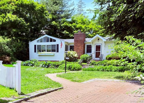 12 Ervilla Dr, Larchmont, NY, 10538-3712 | Card Image