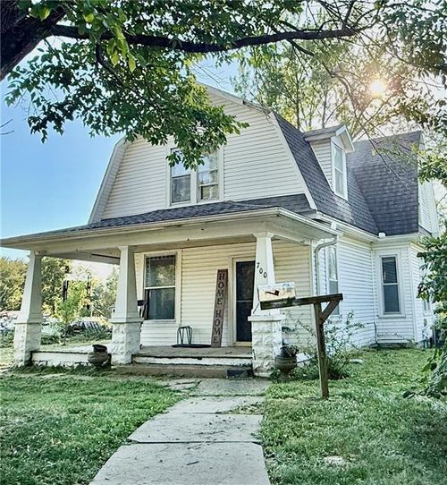 700 West St, Sweet Springs, MO, 65351-1339 | Card Image