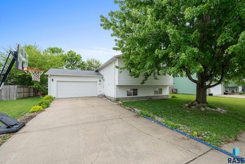 800 S Poplar Ave, Tea, SD, 57064-2287 | Card Image