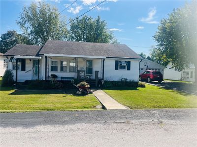 207 W 8th Street, House other with 4 bedrooms, 2 bathrooms and null parking in St Elmo IL | Image 1