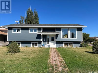 30 Marion Cres, House other with 5 bedrooms, 3 bathrooms and null parking in Meadow Lake SK | Image 1