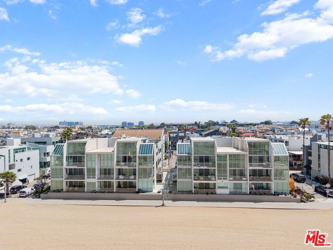 APT-201 - 5205 Ocean Front Walk, Condo with 2 bedrooms, 3 bathrooms and 2 parking in Marina del Rey CA | Image 39