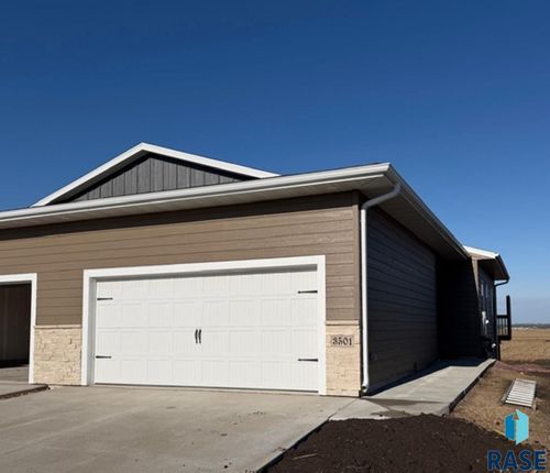 3501 S Heather Ave Avenue, Sioux Falls, SD, 57106 | Card Image