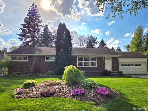 36671 Putnam St, Clinton Township, MI, 48035-1364 | Card Image
