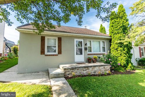 525 Locust St, HANOVER, PA, 17331-2714 | Card Image