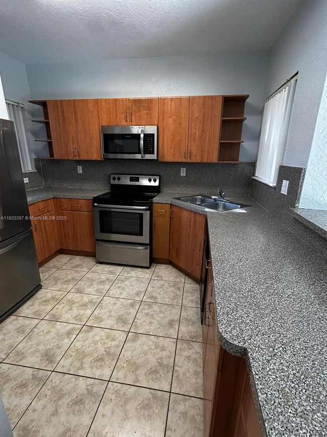 865 - 865 Sw 6 Th Ct, Townhouse with 3 bedrooms, 3 bathrooms and null parking in Florida City FL | Image 12
