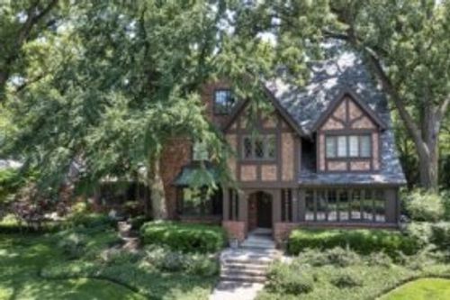 220 Woodstock Ave, Kenilworth, IL, 60043-1234 | Card Image