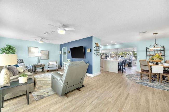 1015 Spindle Palm Way, House other with 3 bedrooms, 2 bathrooms and null parking in APOLLO BEACH FL | Image 15