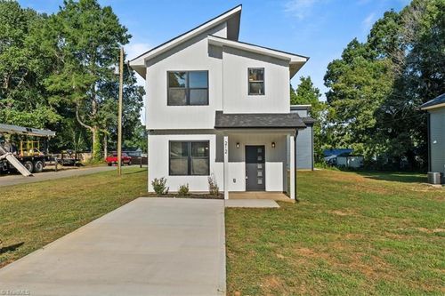 212 S Carter St, Liberty, NC, 27298-3138 | Card Image