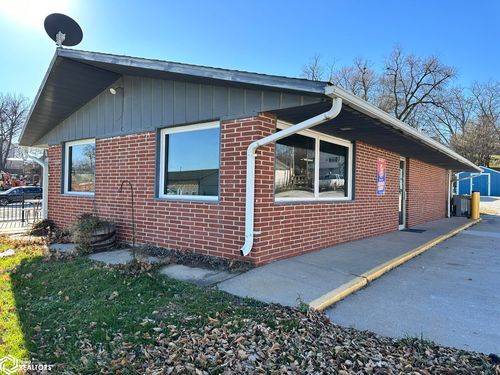 302-300 - 302 9th St, Corning, IA, 50841-1331 | Card Image