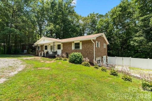 216 Dundeve Cir, Hendersonville, NC, 28792-7248 | Card Image