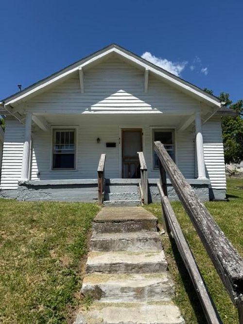 814 Holmes St, Frankfort, KY, 40601-1309 | Card Image