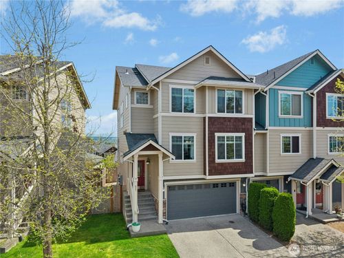 527 Pilchuck Path, Everett, WA, 98201-1208 | Card Image