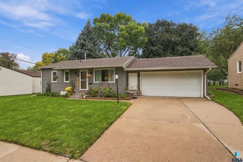 1705 S Comet Rd Road, Sioux Falls, SD, 57103-3371 | Card Image