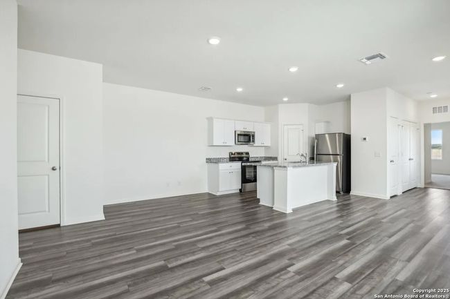 827 Barnacle Court, House other with 3 bedrooms, 3 bathrooms and null parking in Adkins TX | Image 9